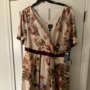 Adrianna Papell dress. Size 20. Rose gold accents